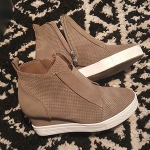 Taupe wedge sneakers